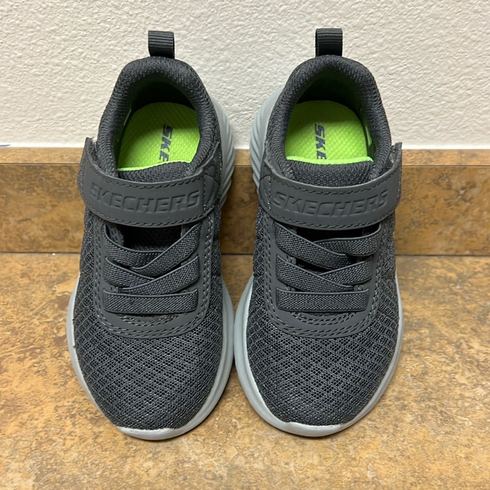 Sketchers toddler gray shoe